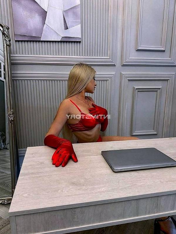 проститутка Алиса в стране чудес 5